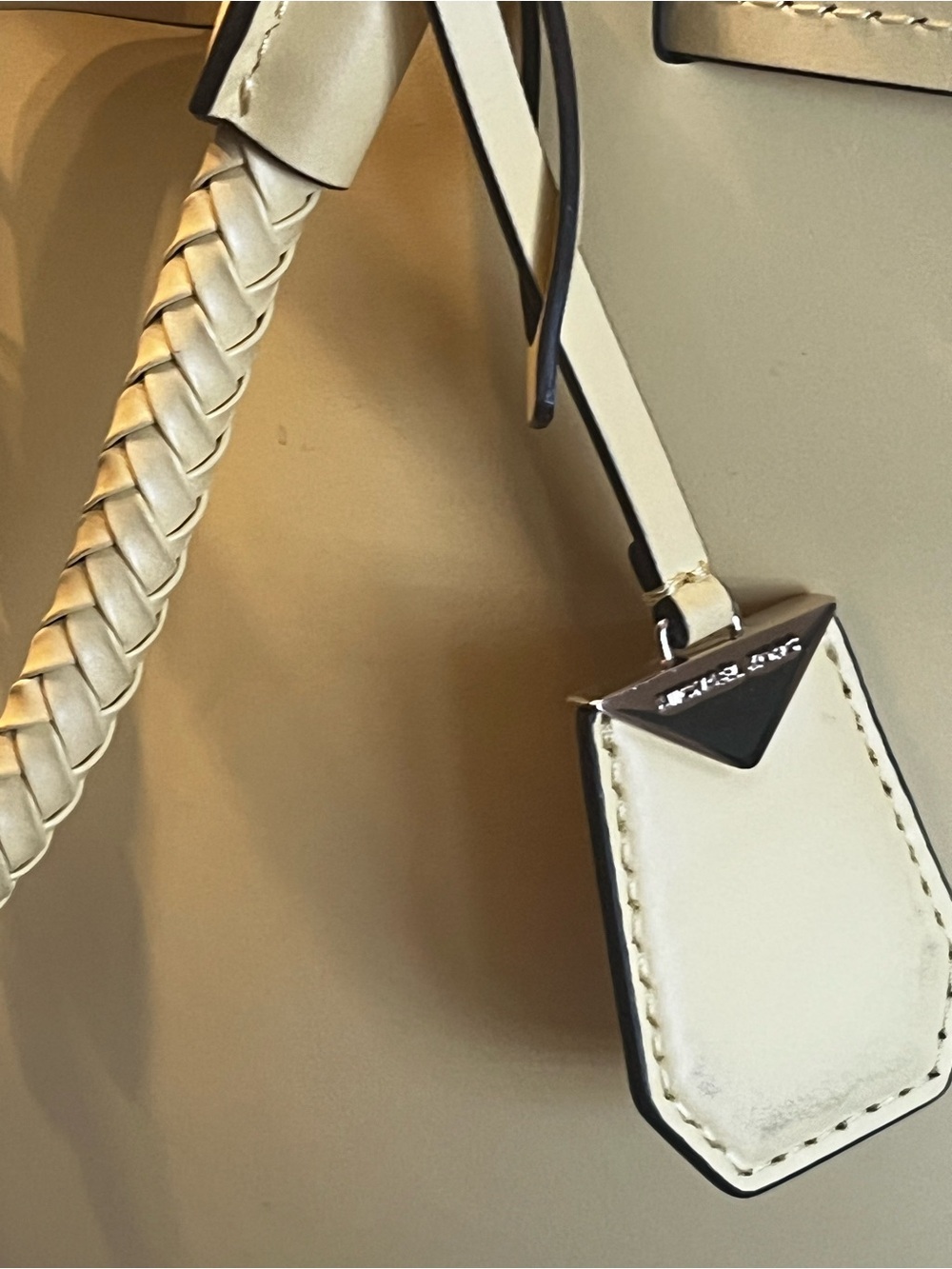 Michael Kors Blakely yellow leather medium bucket bag - Picture 4 of 16